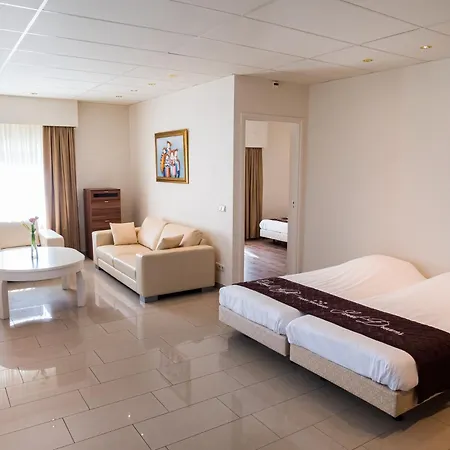 Western Hotel 4*